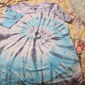 Easel Tie-Dye Shirt in Light Blue and Purple